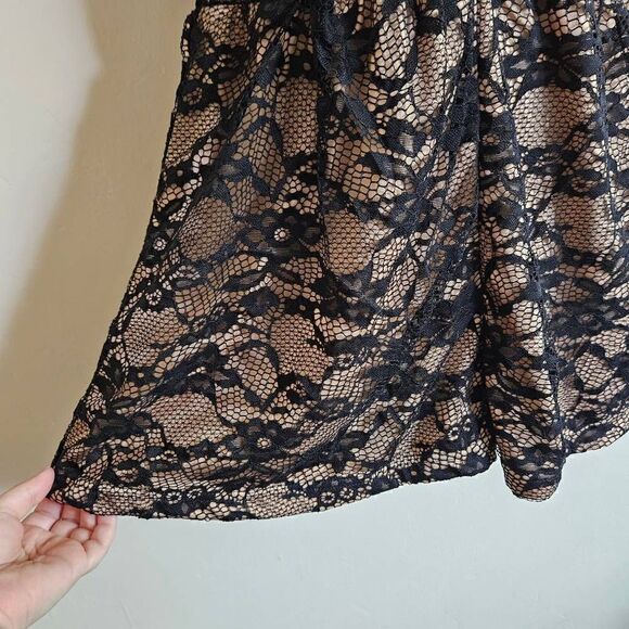 Top Chic Sheer Lace Romper - Picture 5 of 11